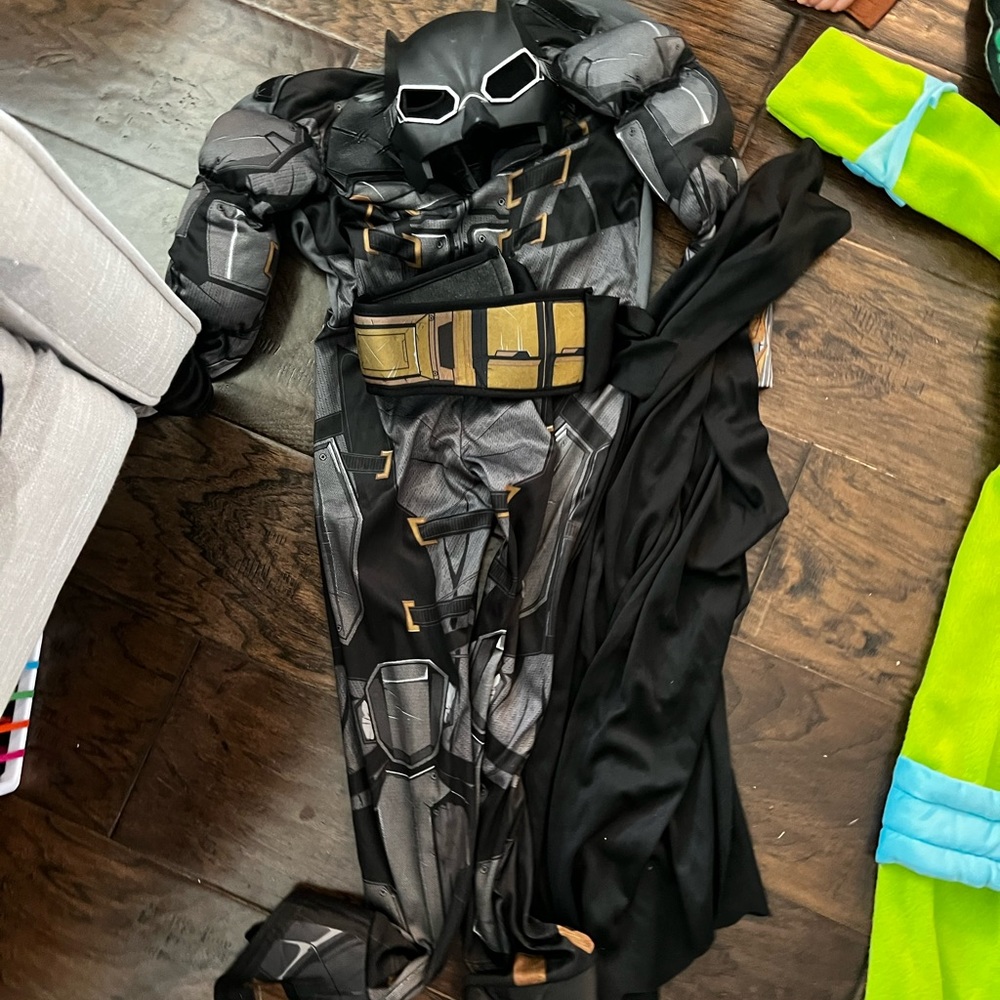 4 piece Batman costume